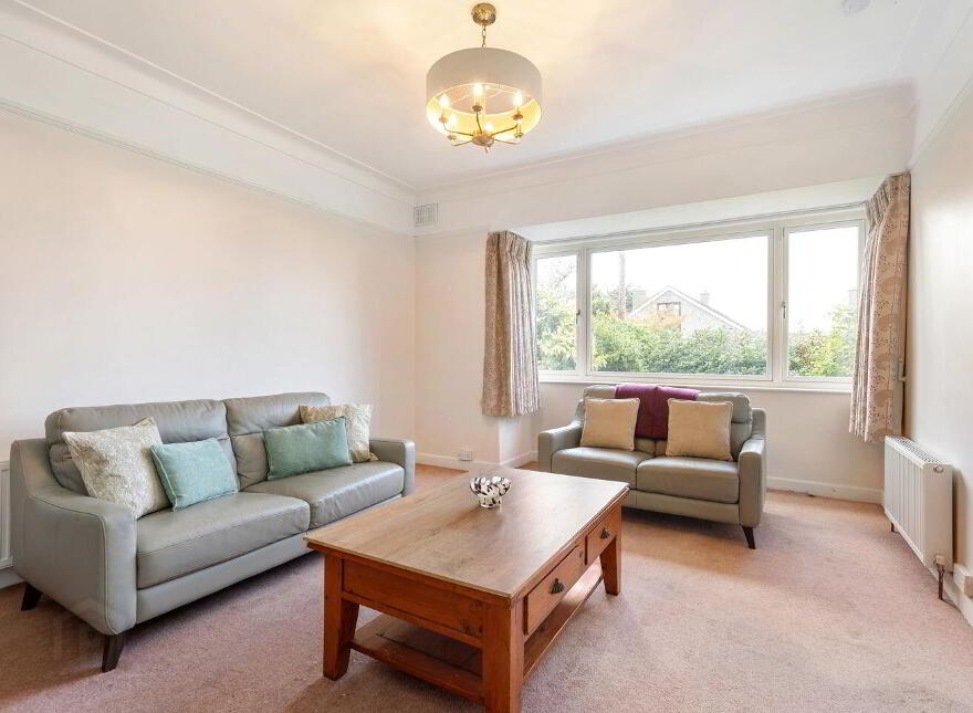 2 Avondale Crescent, Killiney, A96D651