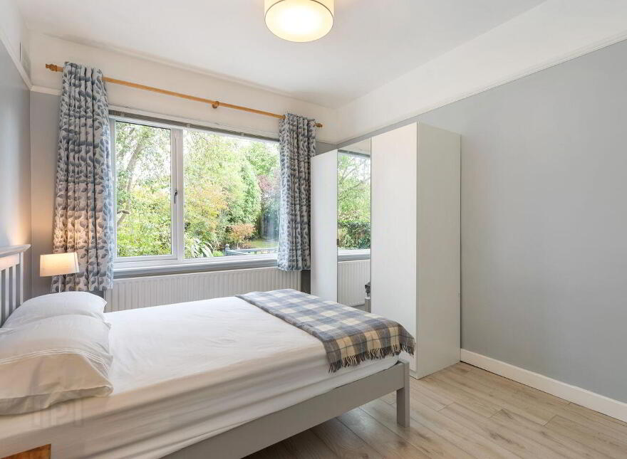 2 Avondale Crescent, Killiney, A96D651