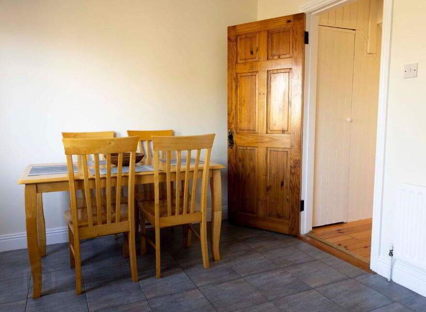 10 Cross Street, New Ross, Y34E024