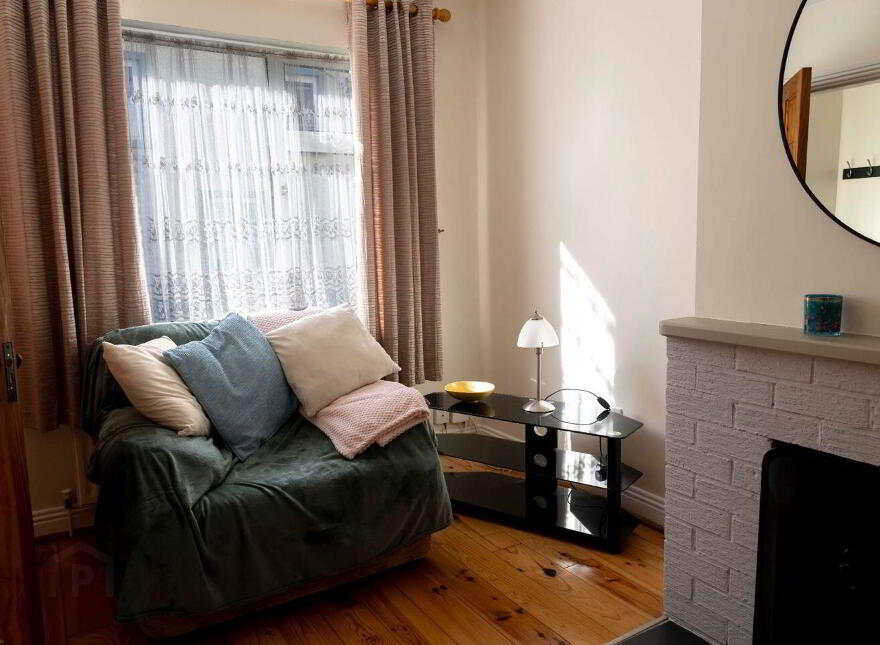 10 Cross Street, New Ross, Y34E024
