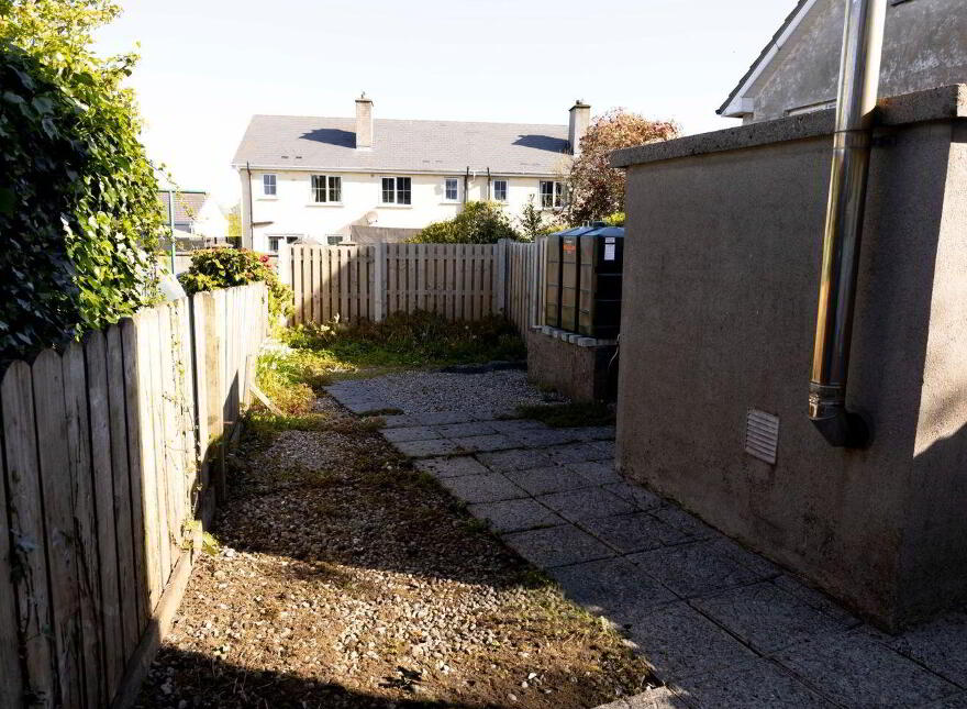 10 Cross Street, New Ross, Y34E024