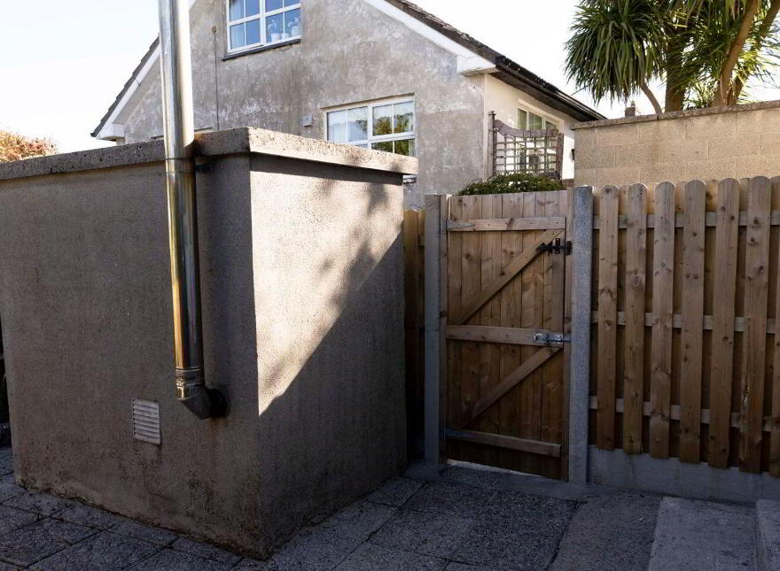 10 Cross Street, New Ross, Y34E024