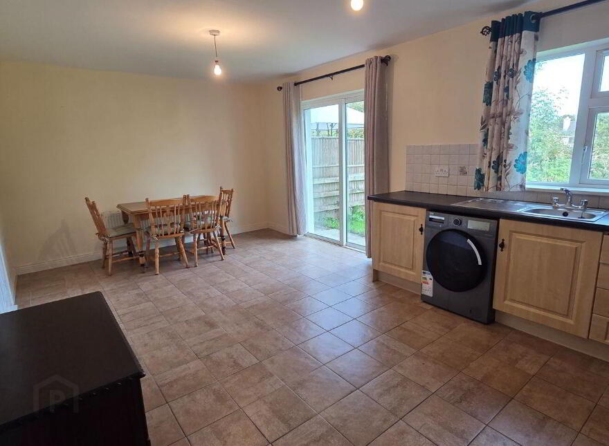 10 Lisroyne Oaks, Strokestown, F42ER20