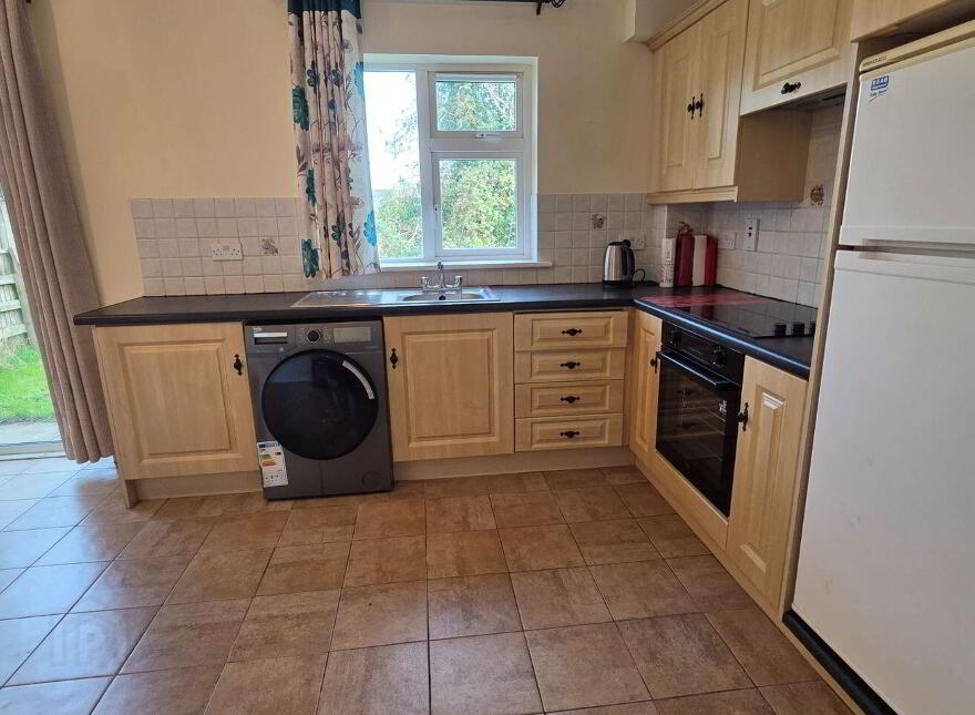 10 Lisroyne Oaks, Strokestown, F42ER20