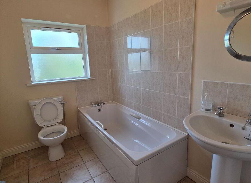 10 Lisroyne Oaks, Strokestown, F42ER20
