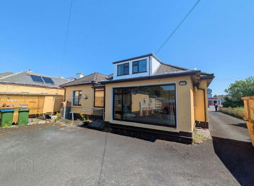 Ashmoy House, Gort Road, Ennis, V95E727