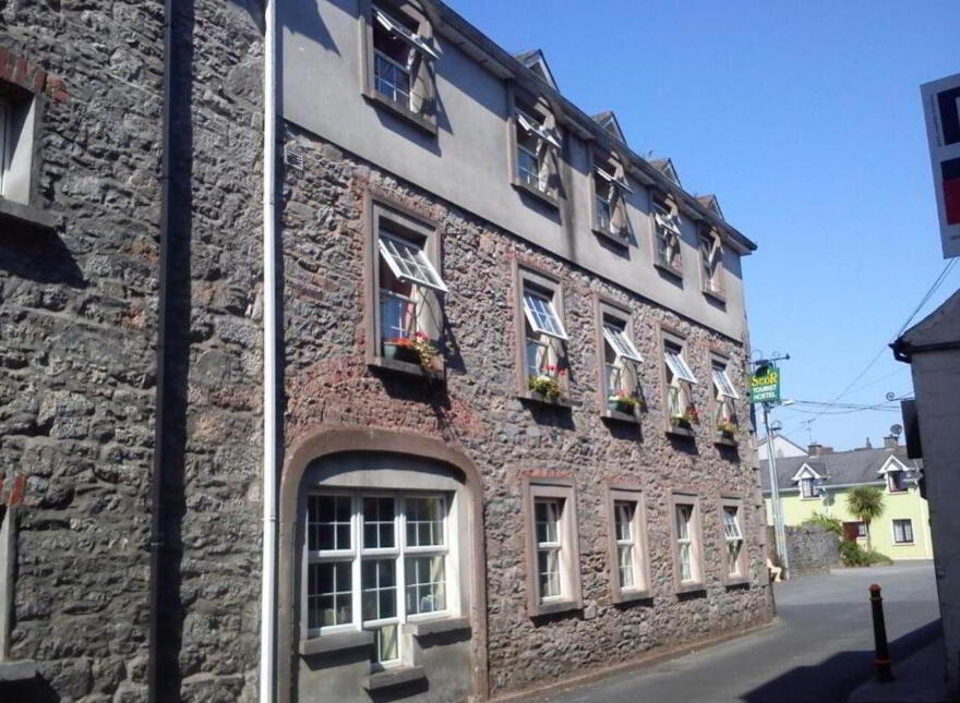 An Stór, Drurys Avenue, Midleton, P25R718
