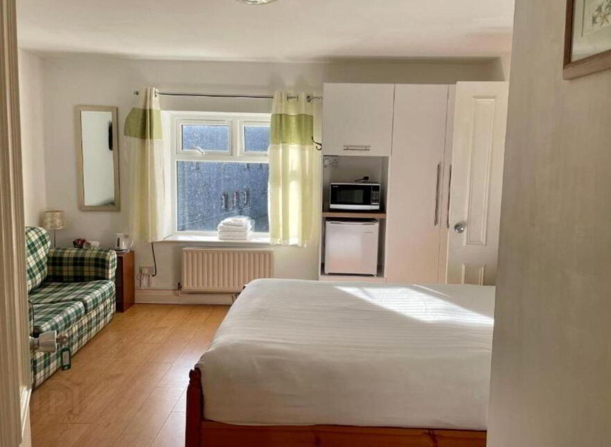An Stór, Drurys Avenue, Midleton, P25R718