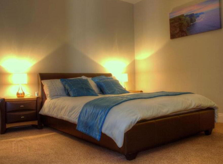 An Stór, Drurys Avenue, Midleton, P25R718