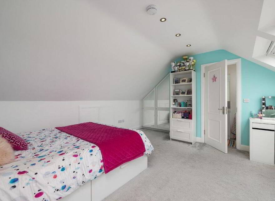 6 Holywell, Sea Road, Kilcoole, A63Y677
