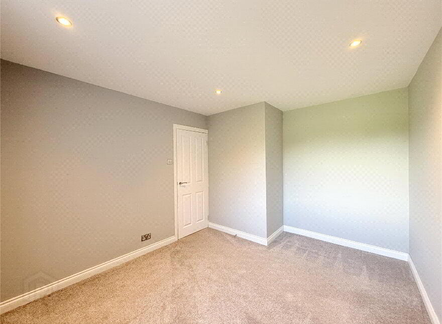 21 Oakglen, Antrim, BT41 1JR