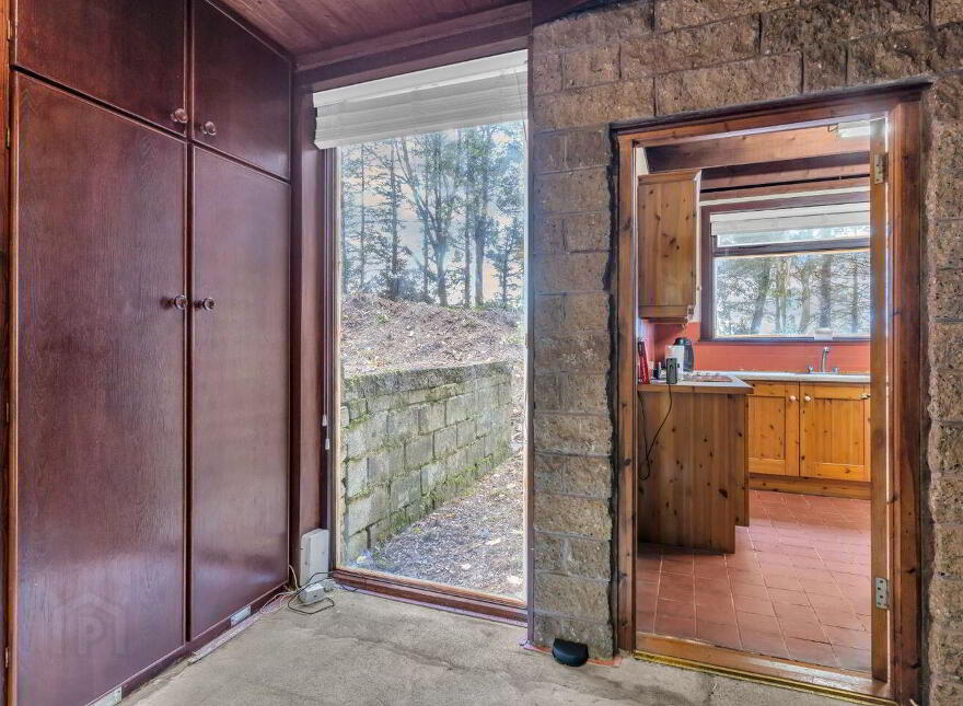 Unique Hideaway C. 2 Acres, Hollywood, W91W3P0