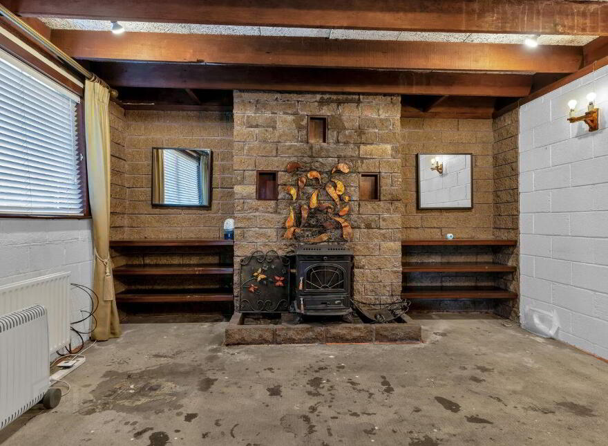 Unique Hideaway C. 2 Acres, Hollywood, W91W3P0