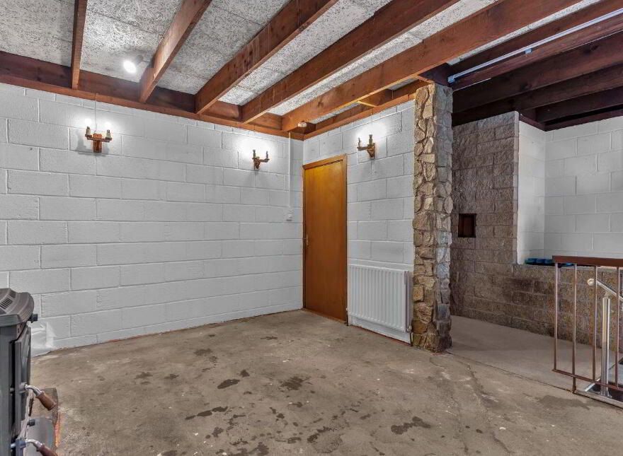 Unique Hideaway C. 2 Acres, Hollywood, W91W3P0