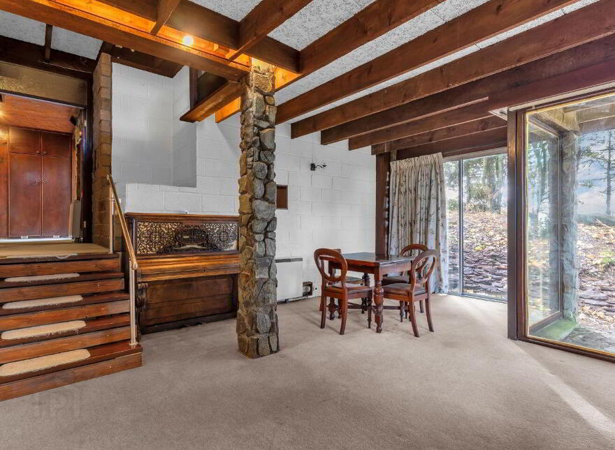 Unique Hideaway C. 2 Acres, Hollywood, W91W3P0