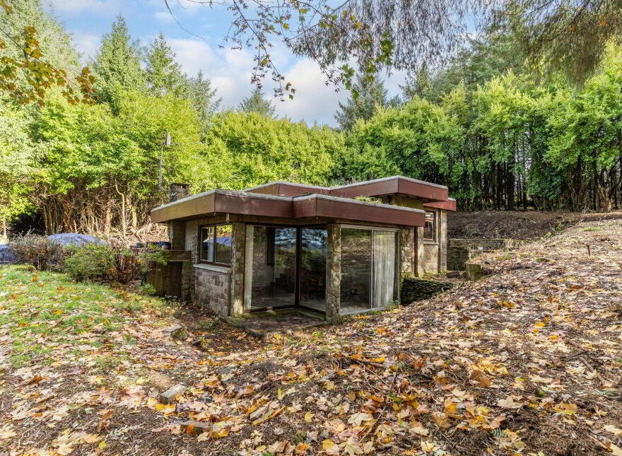 Unique Hideaway C. 2 Acres, Hollywood, W91W3P0