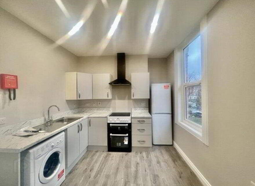 Flat 2, 47 South Parade, Belfast, BT7 2GL