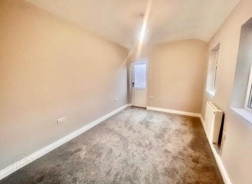 Flat 2, 47 South Parade, Belfast, BT7 2GL
