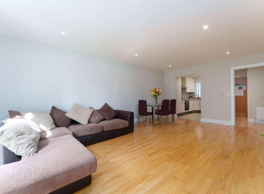 Apartment 2 Kelston Hall, Foxrock, Foxrock, D18T025