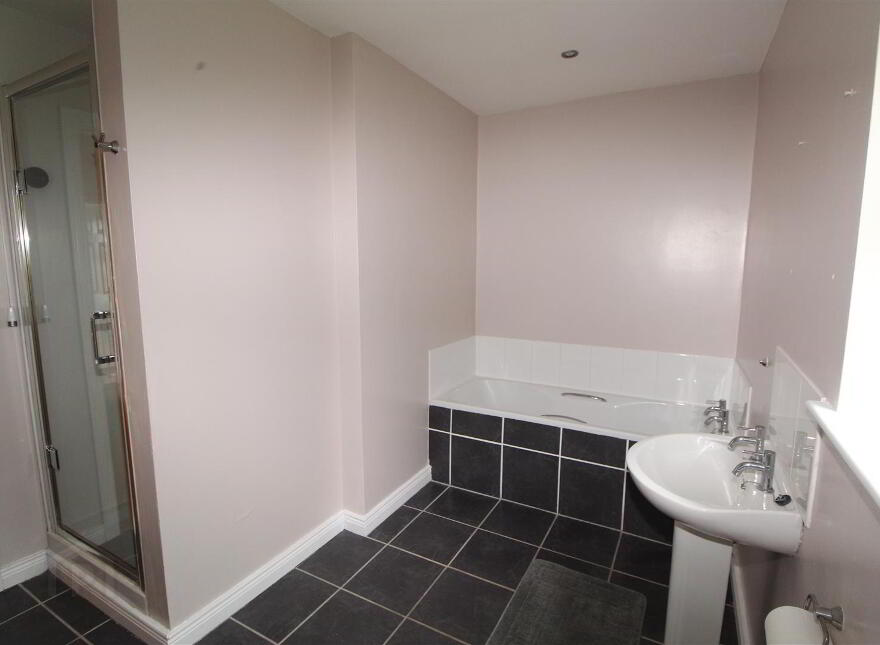 25 Lower Rogan Manor, Newtownabbey, BT36 4BE
