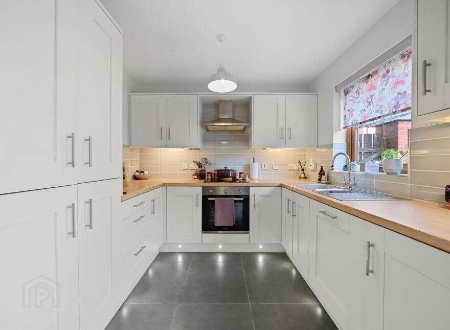 28 Willow Park, Dunmurry, Belfast, BT17 9RF