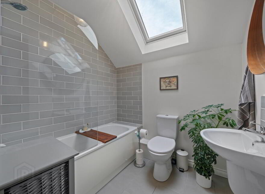 28 Willow Park, Dunmurry, Belfast, BT17 9RF