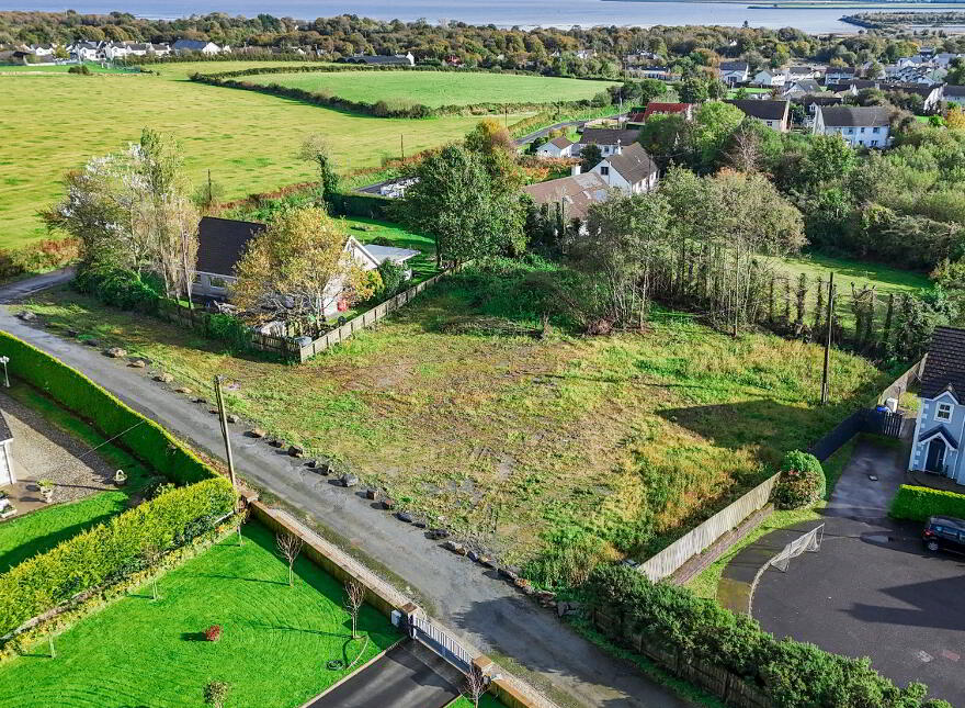 Whitehill Road, Muff