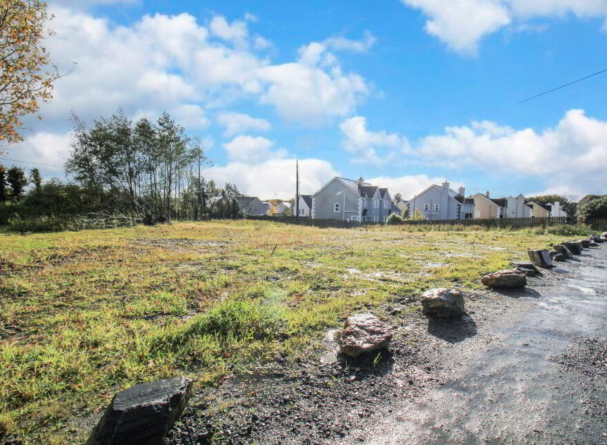 Whitehill Road, Muff