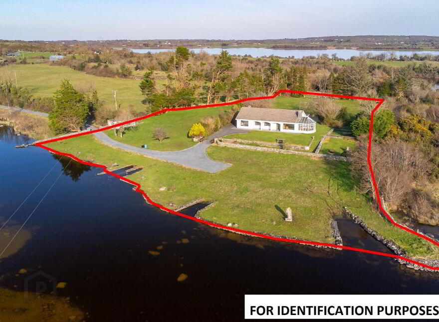 Castletown, Cross, F12F3X5
