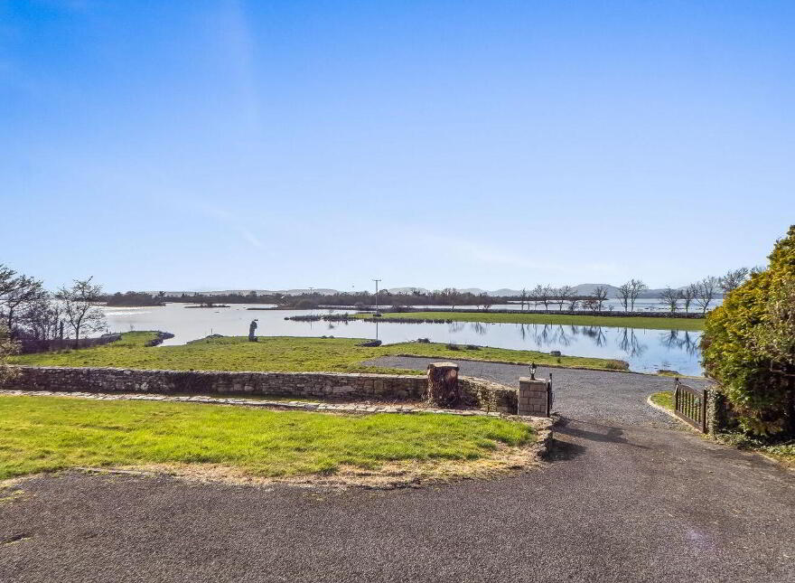 Castletown, Cross, F12F3X5
