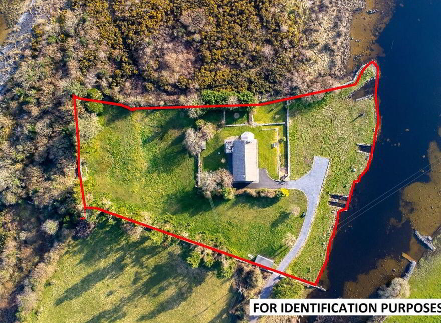 Castletown, Cross, F12F3X5