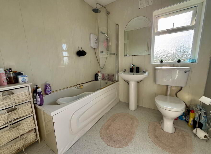 15 Cashel Park, Castlerea, F45H682
