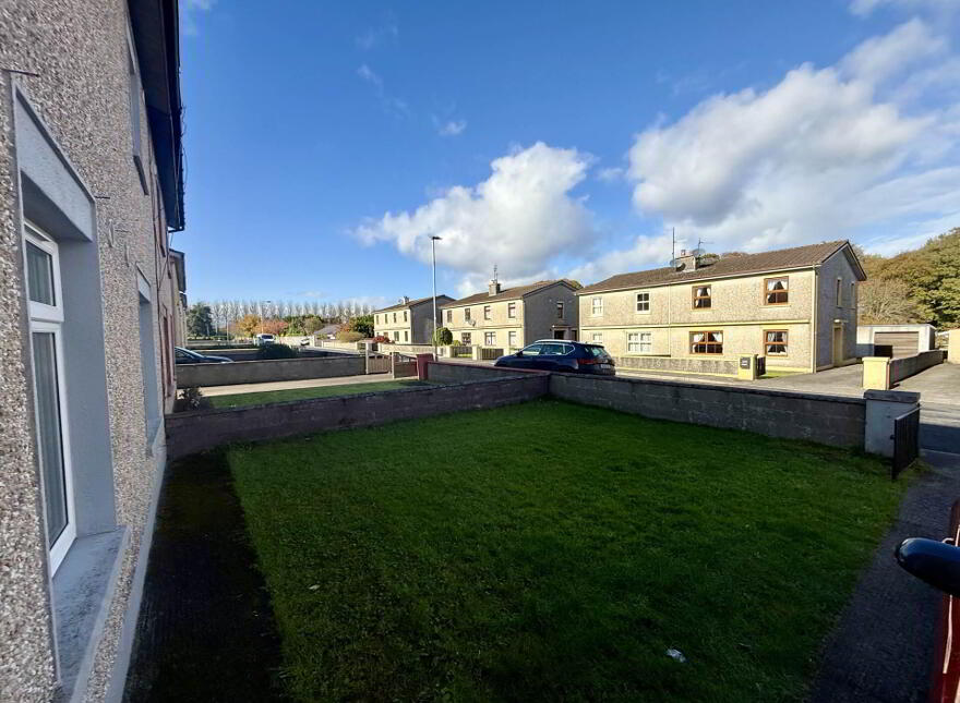 15 Cashel Park, Castlerea, F45H682