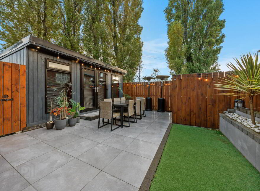 25 Lewis Park, Belfast, BT4 1FE