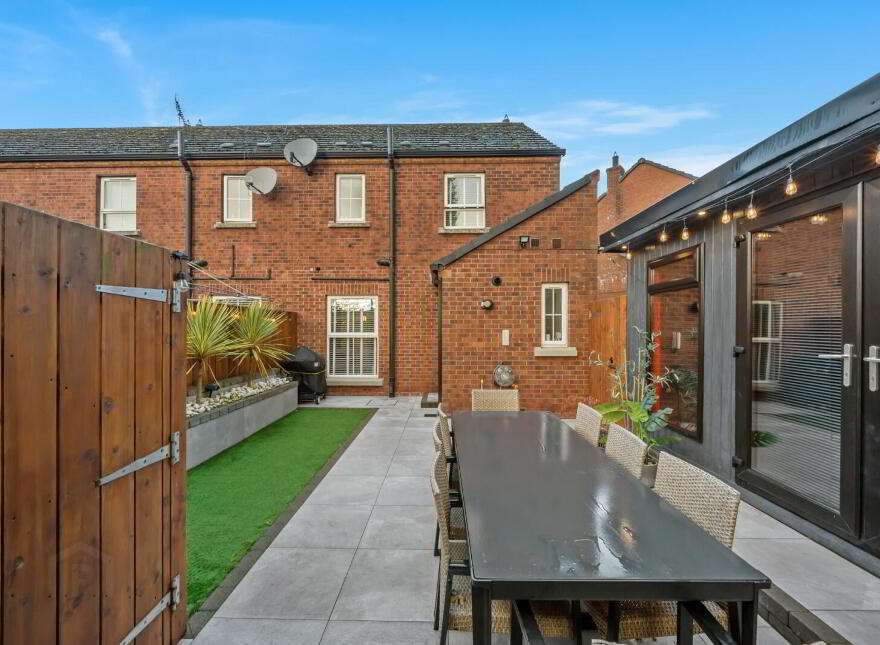 25 Lewis Park, Belfast, BT4 1FE