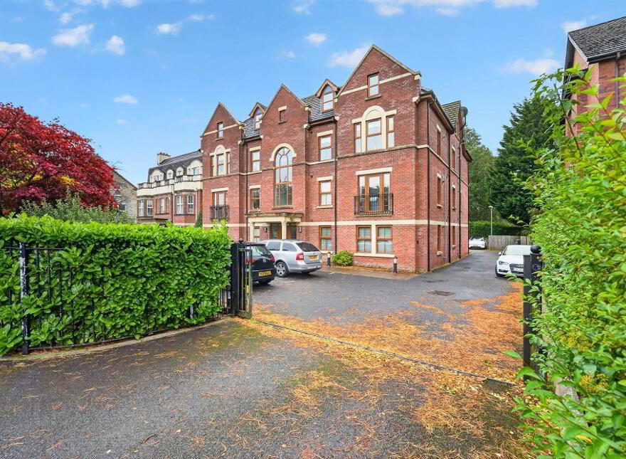 15 Balmoral Grange, 22 Upper Lisburn Road, Belfast, BT10 0AA