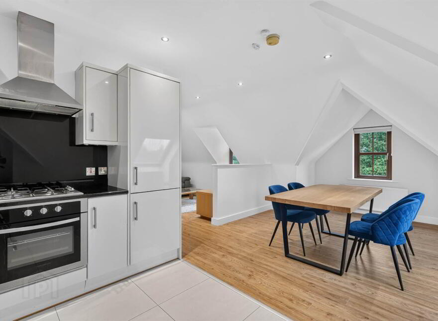 15 Balmoral Grange, 22 Upper Lisburn Road, Belfast, BT10 0AA