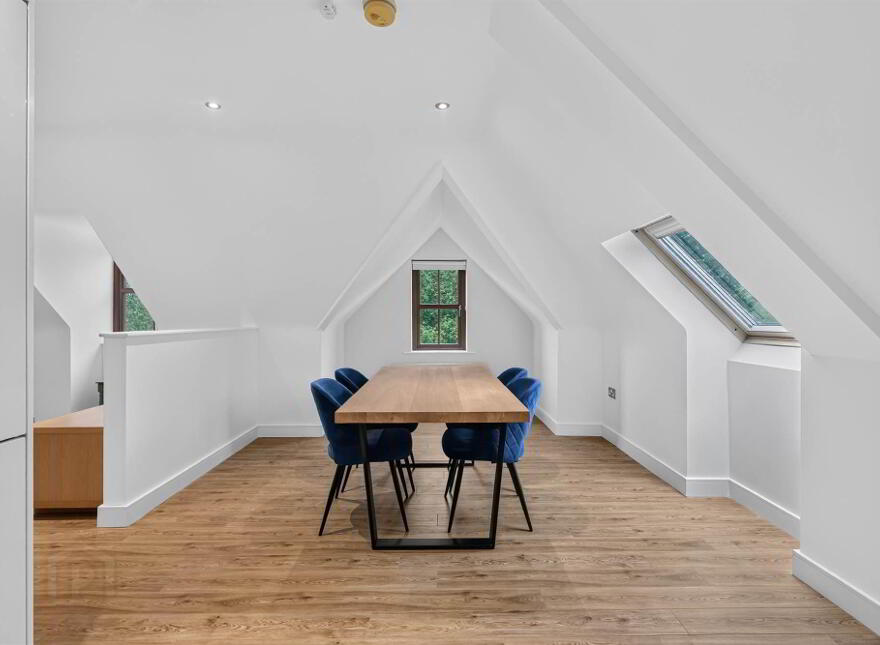 15 Balmoral Grange, 22 Upper Lisburn Road, Belfast, BT10 0AA