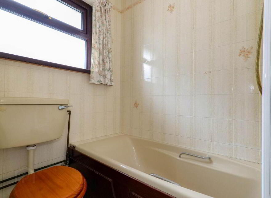 11 Whitestrand Road, Salthill, H91HF60