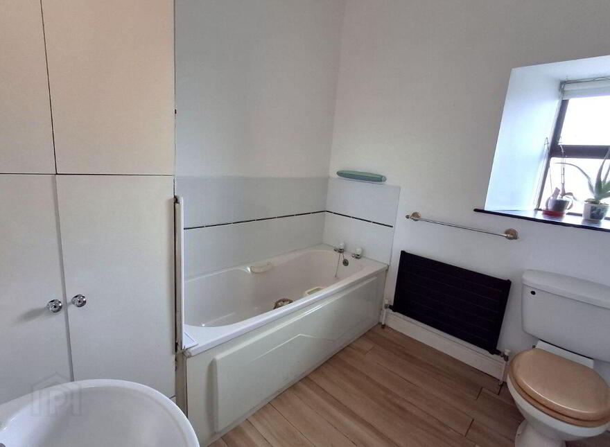 3 Quay Road, Clarecastle, Ennis, V95R3WK