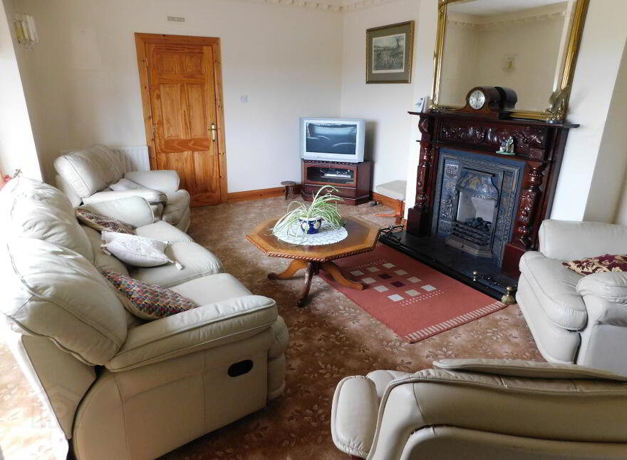 42 Old Castle Road, Newtownstewart, BT78 4HX