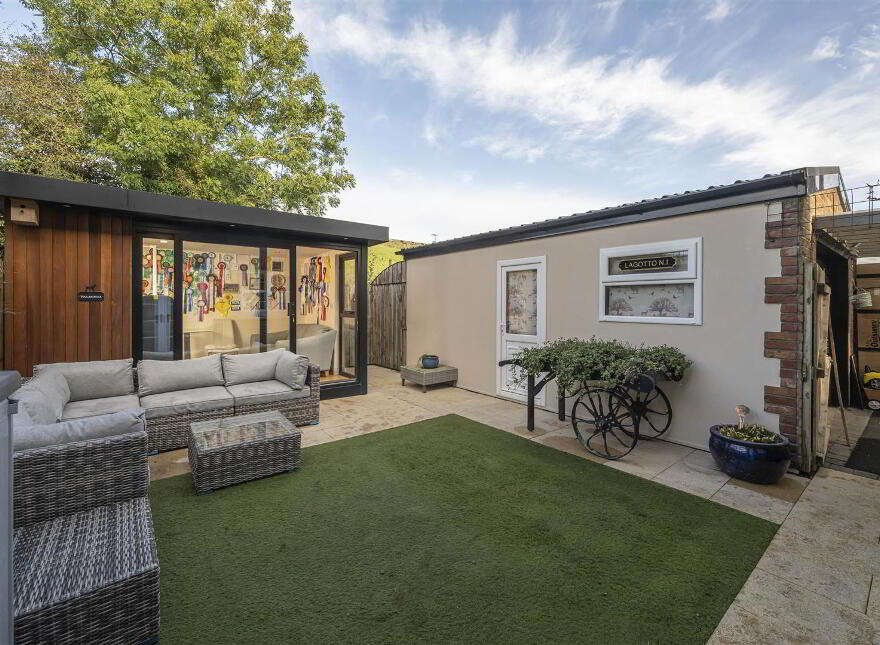 27 Moss Lane, Ballynahinch, BT24 8FE