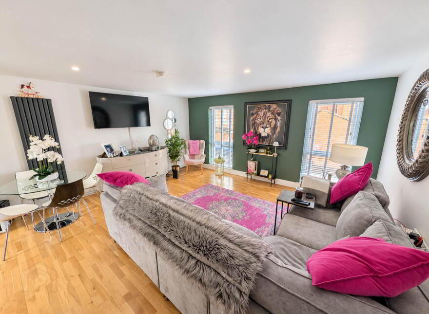 3 La Salle Park, Belfast, BT12 6DL