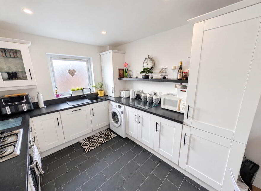3 La Salle Park, Belfast, BT12 6DL