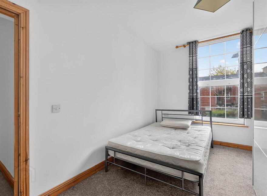 Apt 4, 25-27 Dunluce Avenue, Lisburn Road, Belfast, BT9 7AW