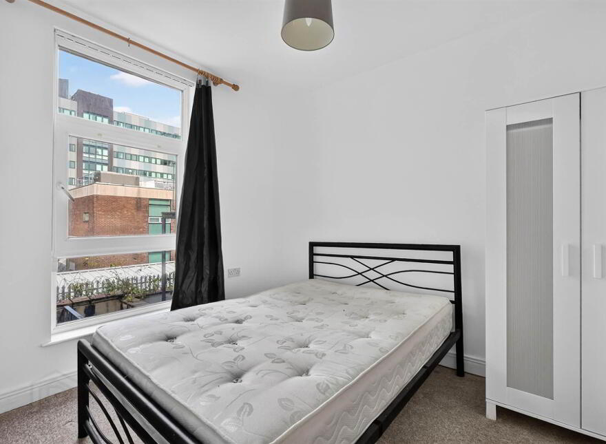 Apt 4, 25-27 Dunluce Avenue, Lisburn Road, Belfast, BT9 7AW