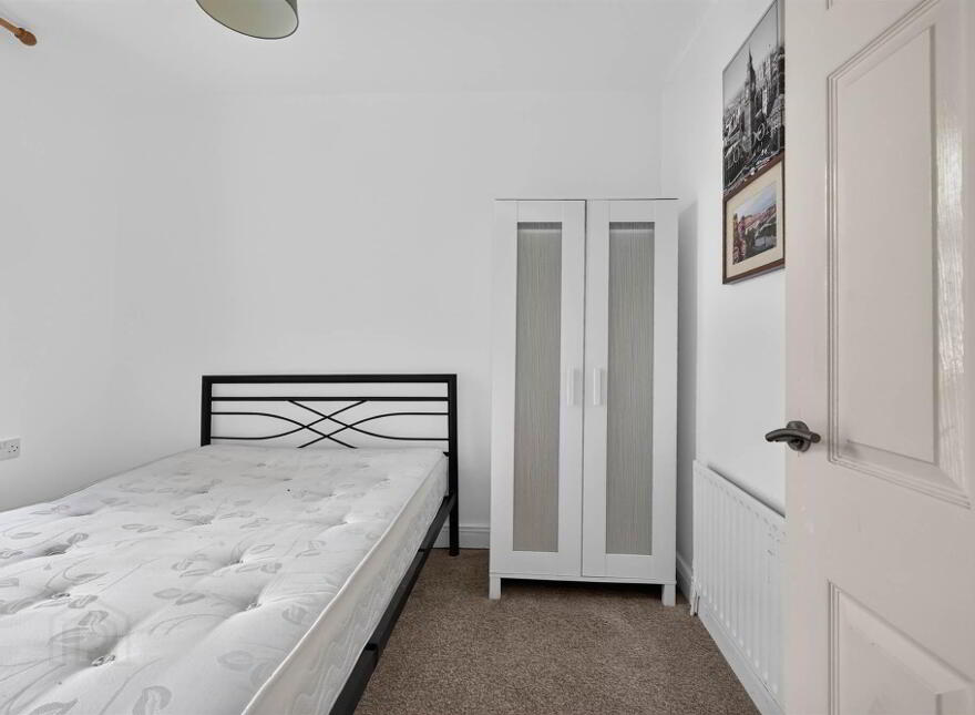 Apt 4, 25-27 Dunluce Avenue, Lisburn Road, Belfast, BT9 7AW