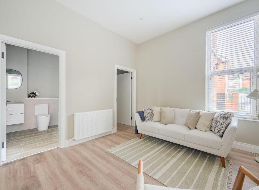 Apt 1, 114 Upper Newtownards Road, Belfast, BT4 3EN