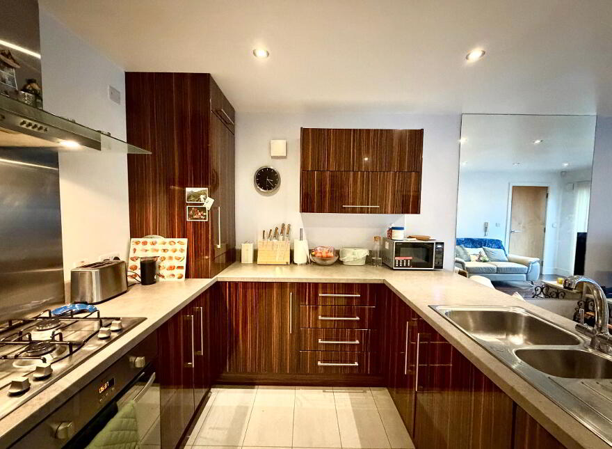 2j Ardenlee Street, Belfast, BT6 8QJ