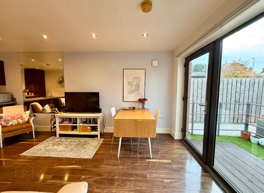2j Ardenlee Street, Belfast, BT6 8QJ
